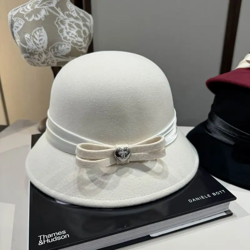 Chanel top hat 090809